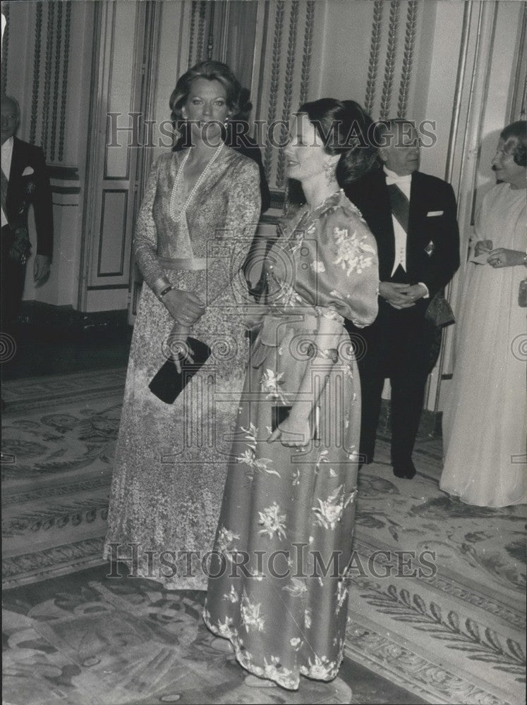 1975 Press Photo Mrs. Scheel and Mrs. d&#39;Estaing at Elysee Palace Dinner - Historic Images