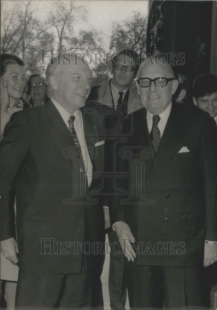 1969 Press Photo Walter Scheel and Maurice Schumann in Paris - Historic Images