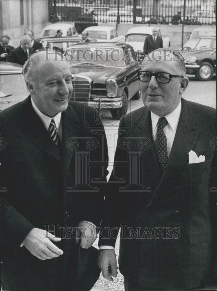 1970 Press Photo German Government Officials Meet with Maurice Schumann - Historic Images