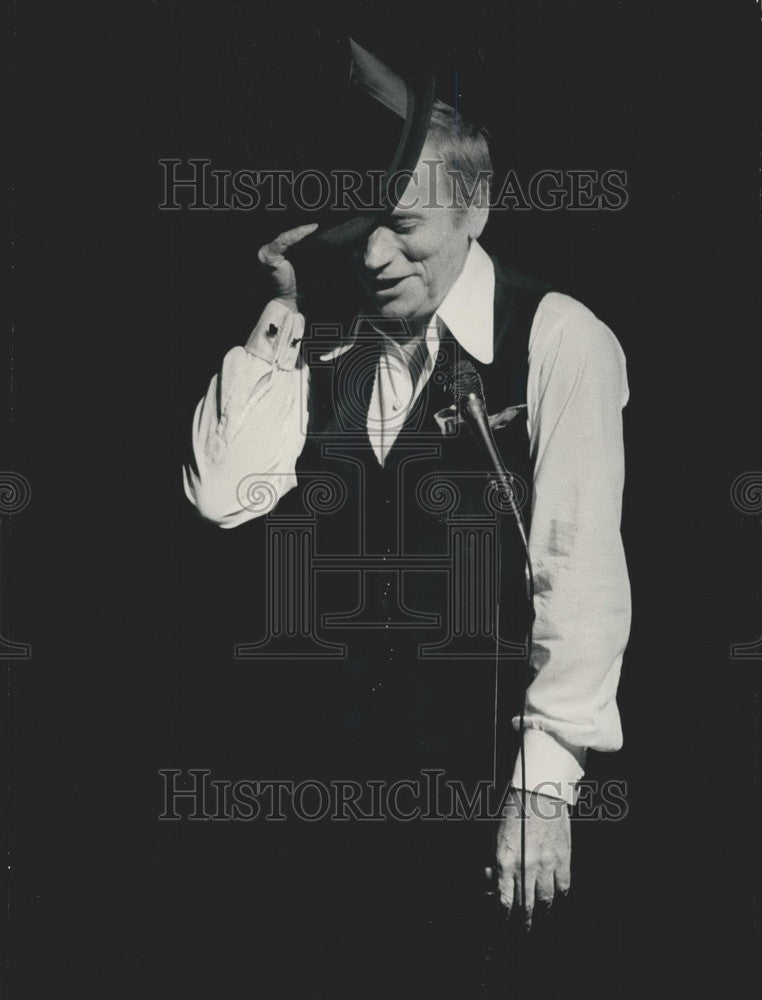 Press Photo Yves Montand Returns - KSK01691 - Historic Images