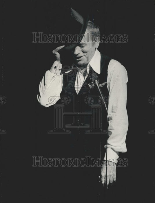 Press Photo Yves Montand Returns - KSK01691 - Historic Images