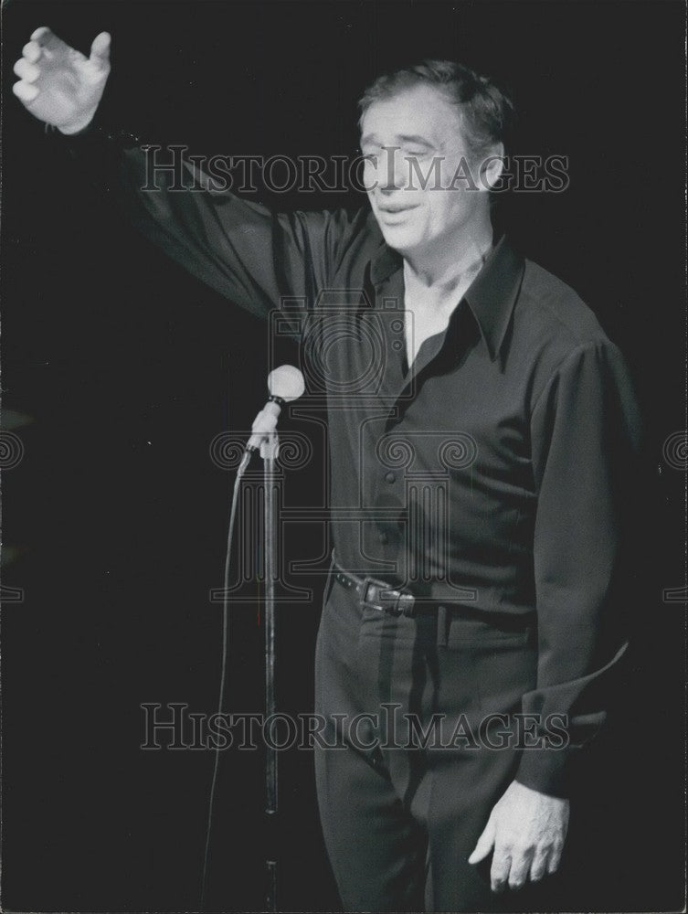 1974 Press Photo Yves Montond: An Evening at the Olympia - Historic Images