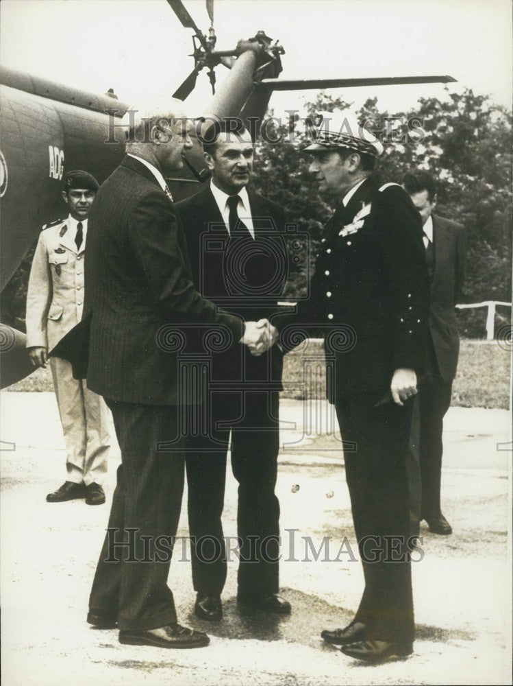 1975 Press Photo Mr. Schlesinger in France - KSK01777 - Historic Images