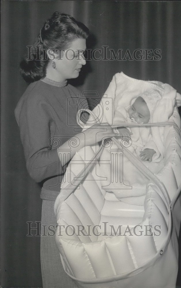 1959, Portable Cradle - KSK02125 - Historic Images