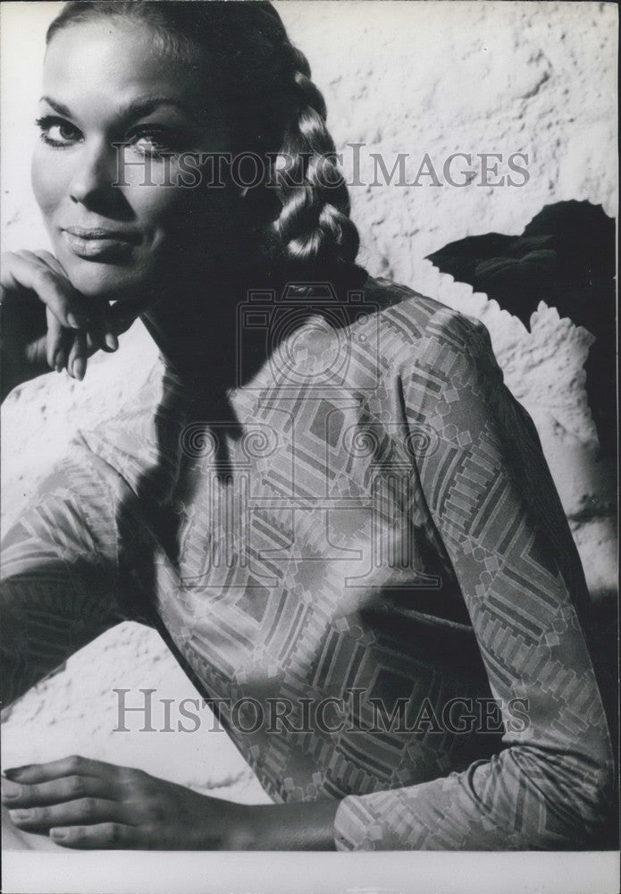 1967 Press Photo Porcelain-Colored Jumper - KSK02241-Historic Images