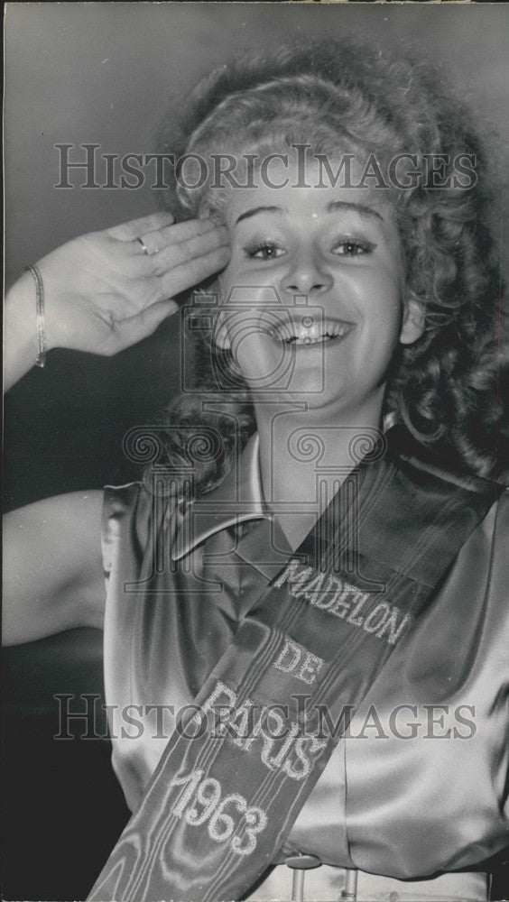 1963, Melle Rejane Le Barbier Receives "Madelon de Paris" Title - Historic Images