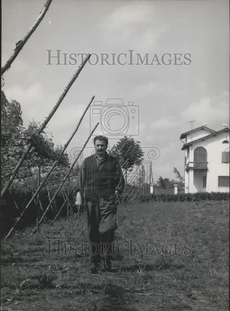 1954 Press Photo Giovannino Gureschi Leaving for Prison - KSK02361 - Historic Images