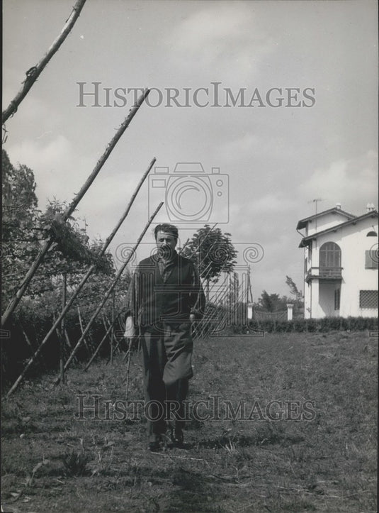 1954 Press Photo Giovannino Gureschi Leaving for Prison - KSK02361 - Historic Images