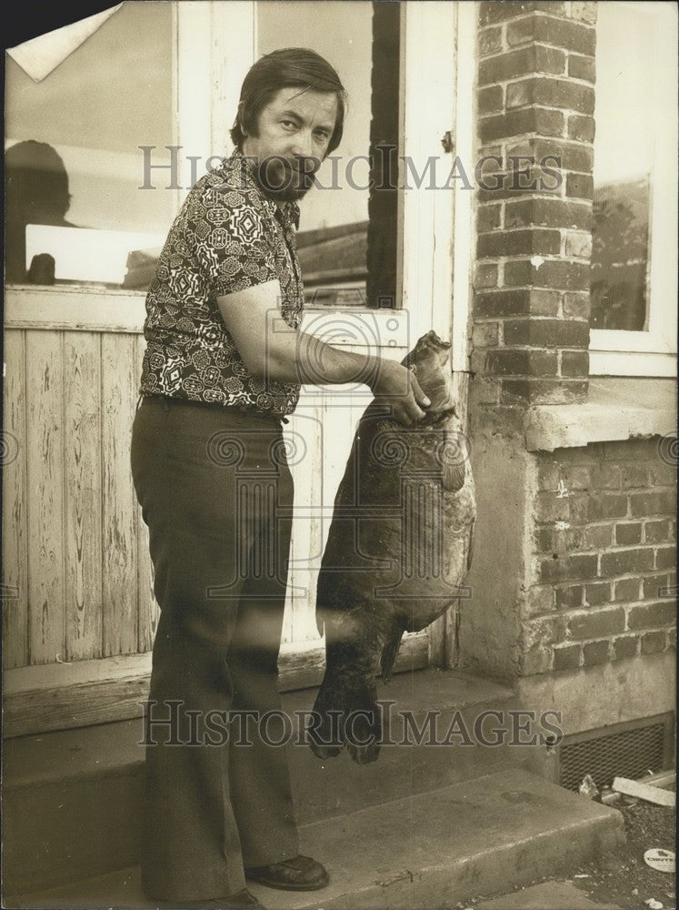 1974 Press Photo Bernard Doby Catches 30 Pound Carp - KSK02519-Historic Images