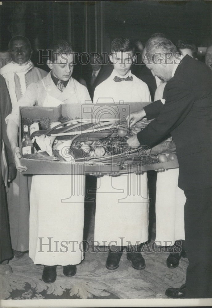 1957 Press Photo Agriculture Exhibition with Pierre Ruais - KSK02709-Historic Images