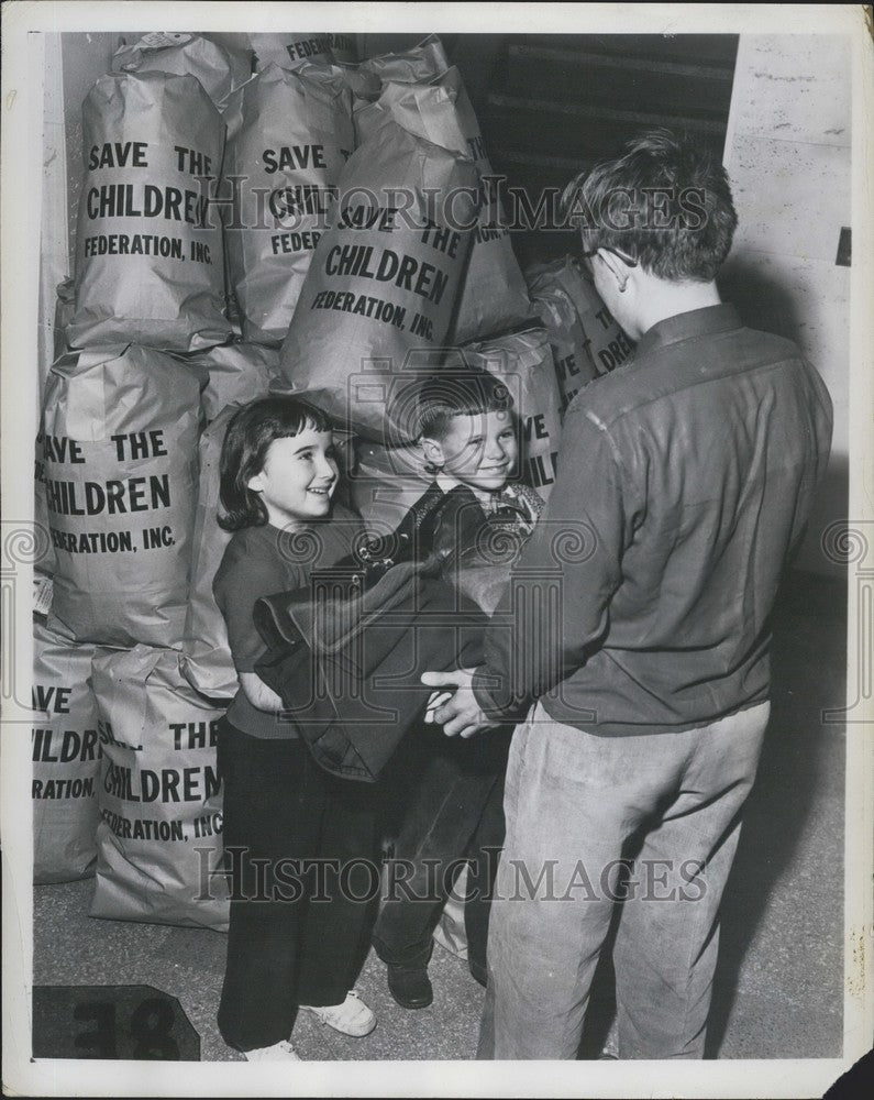 Press Photo "Save The Children" charity. - Historic Images