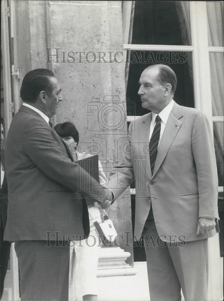 1984, Francois Mitterrand Receives Napoleon Duarte - KSK03251 - Historic Images