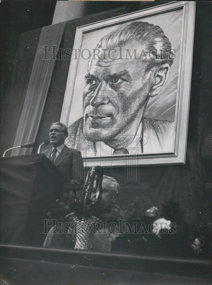 1953 Press Photo Max Reimann campaigning in Munich. - KSK03477-Historic Images