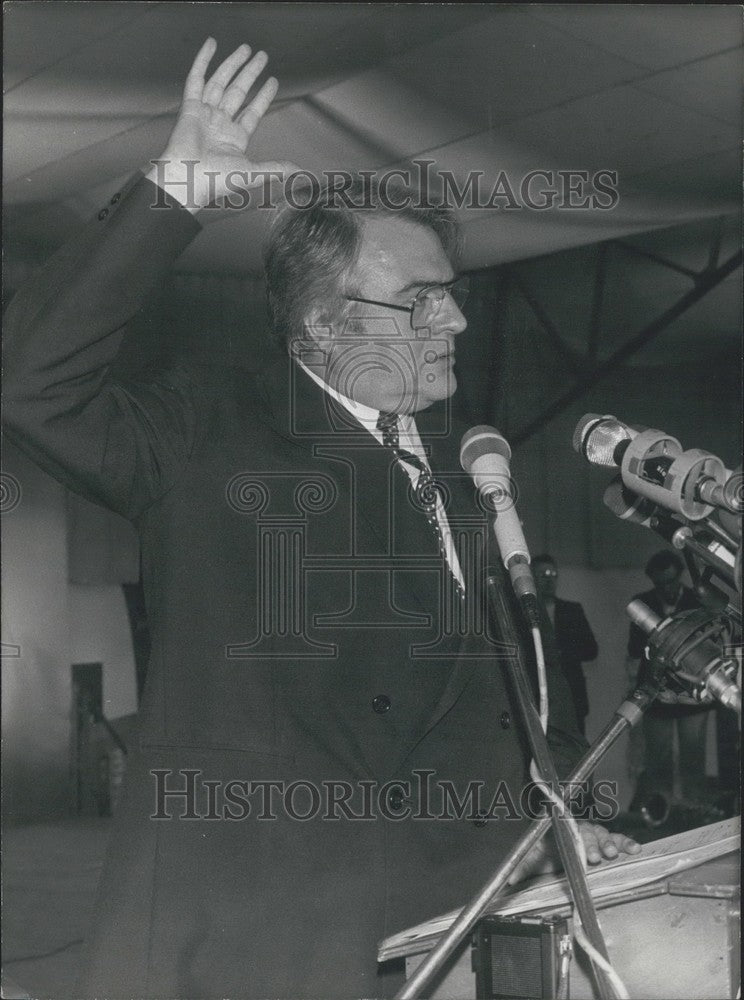 1981, Prime Minister Pierre Mauroy Visits Lille - KSK03539 - Historic Images
