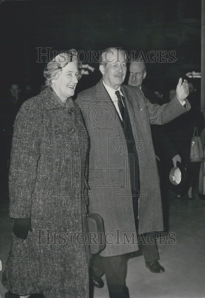 1961 Press Photo Harold Macmillan &amp; Wife - KSK03801-Historic Images