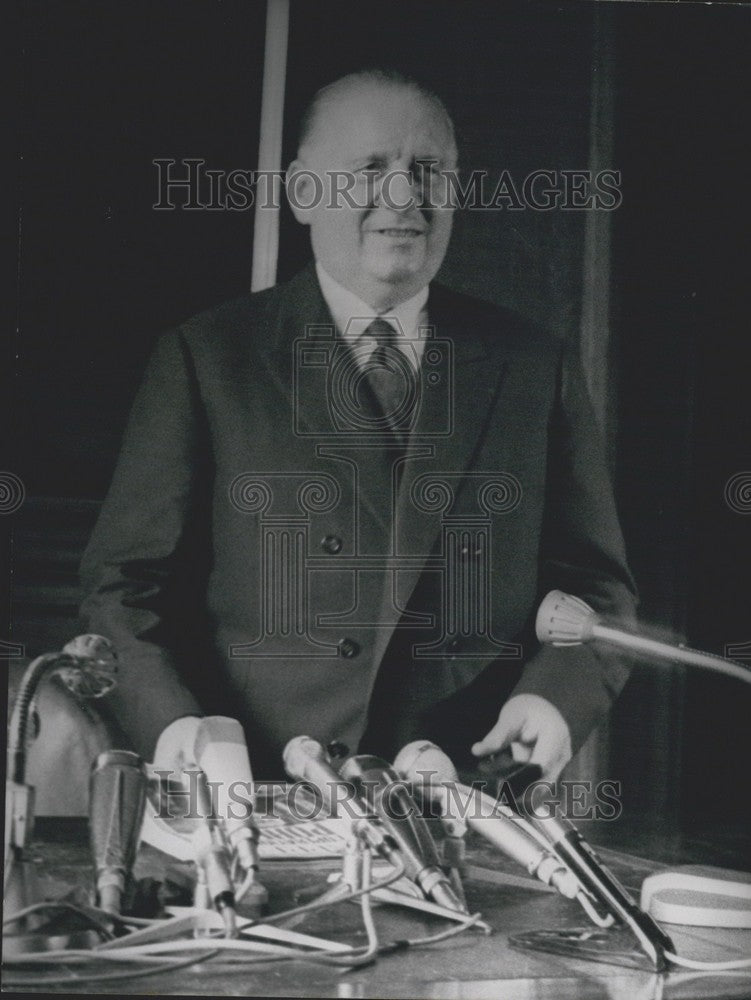 1969 Press Photo Alain Poher Speaking Before the Senate - KSK03957-Historic Images