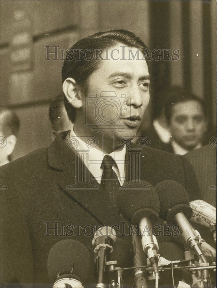 1972 Press Photo Gnuyen Xuan Phong Outside International Conference Center - Historic Images