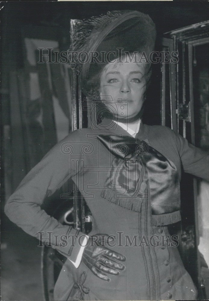 1961 Press Photo Actress Simone Signoret - KSK04083-Historic Images