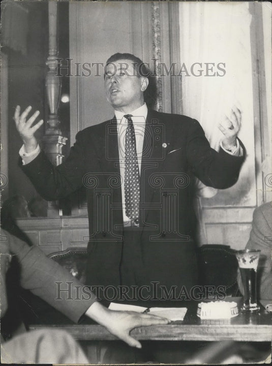 Press Photo Pierre Poujade Holds Paris Brewery Press Conference - Historic Images