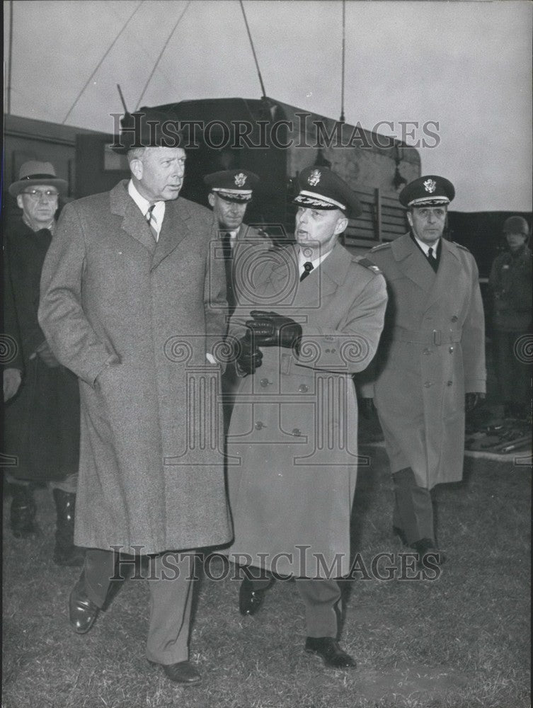 1957, America's Defense Secretary McElroy in Augsburg. - KSK04363 - Historic Images