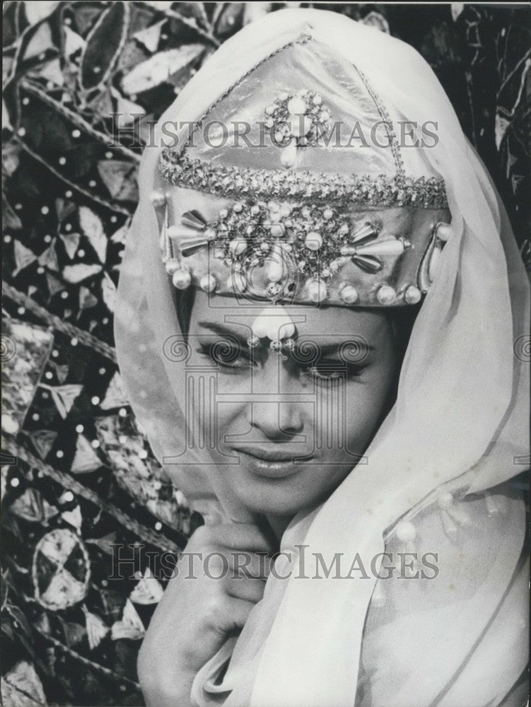 1967 Press Photo Michele Mercier Plays A Sultan - Historic Images