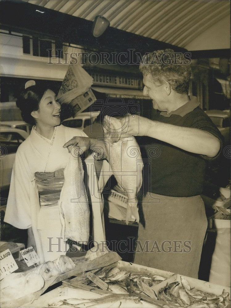 1972, Japanese Actress Yasuko Sanjo Visits Gambetta Market - Historic Images