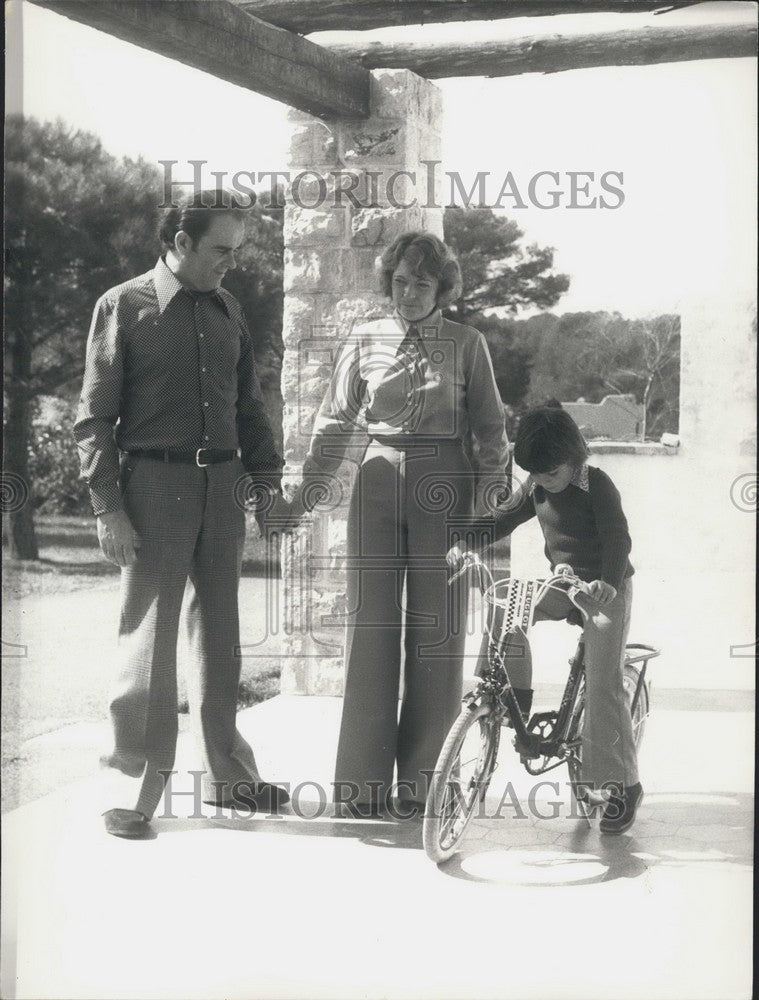 1975 Press Photo Georges Marchais Returns to Paris - Historic Images