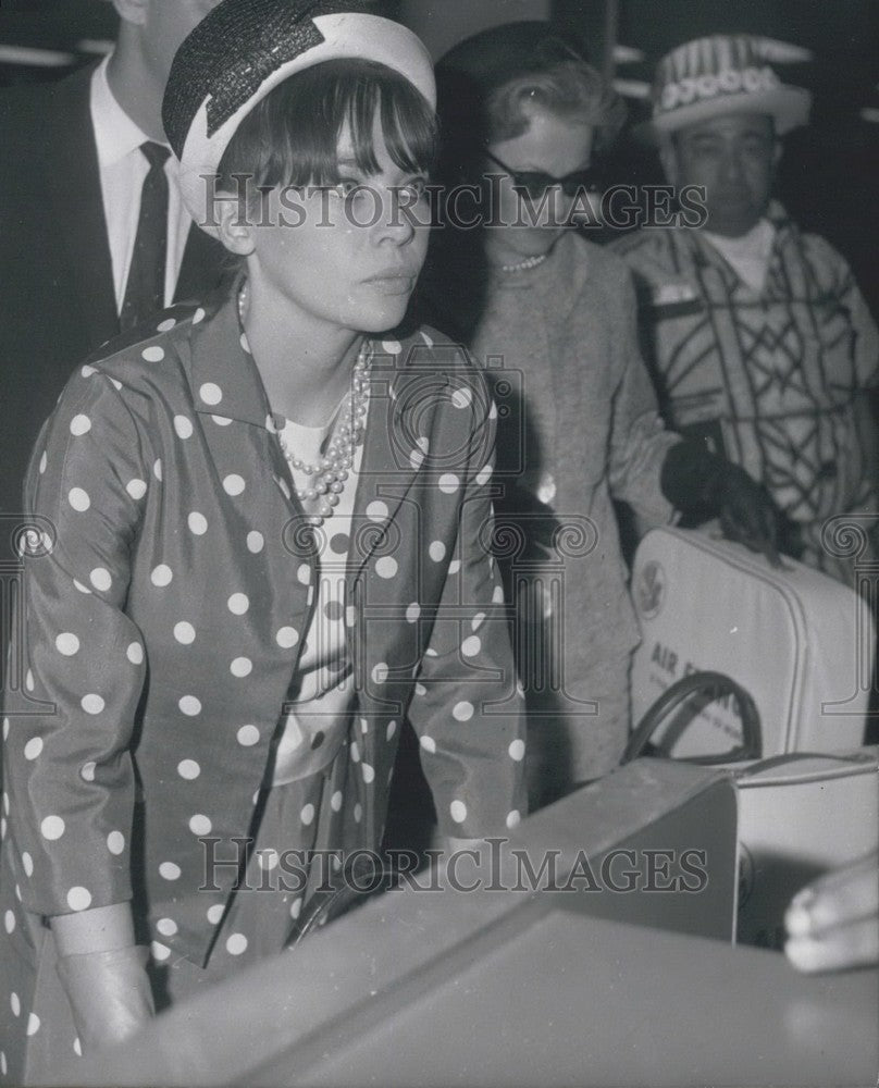 1964 Press Photo Leslie Caron Goes to Paris - KSK04745-Historic Images