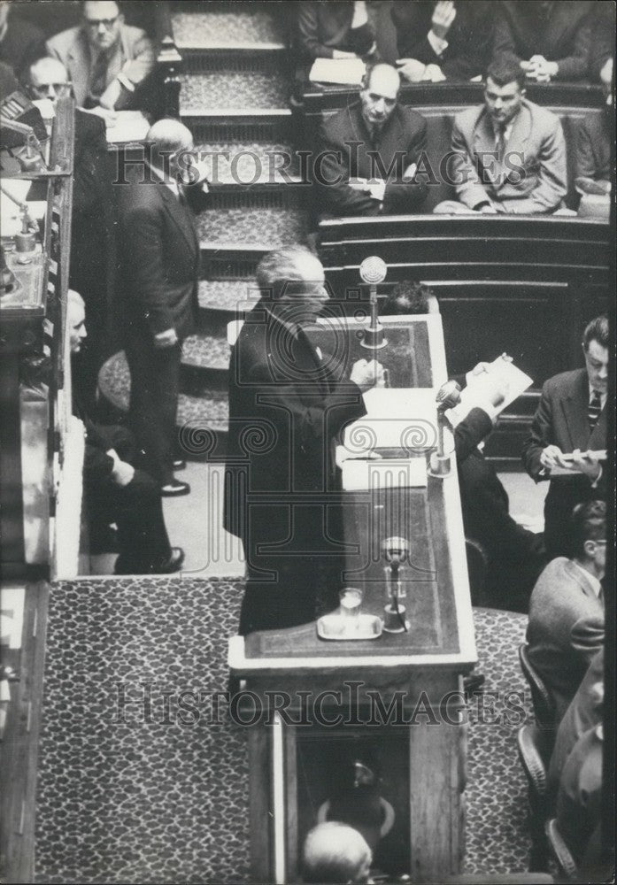 1957, Pinay faces Parliament - KSK05205 - Historic Images