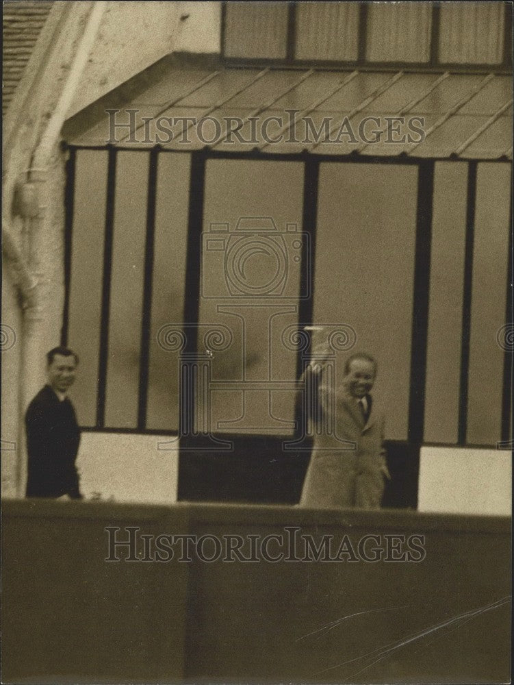 1972 Press Photo Lu Duc Tho and Xuan Thuy Arrive at the Paris Conference Villa - Historic Images
