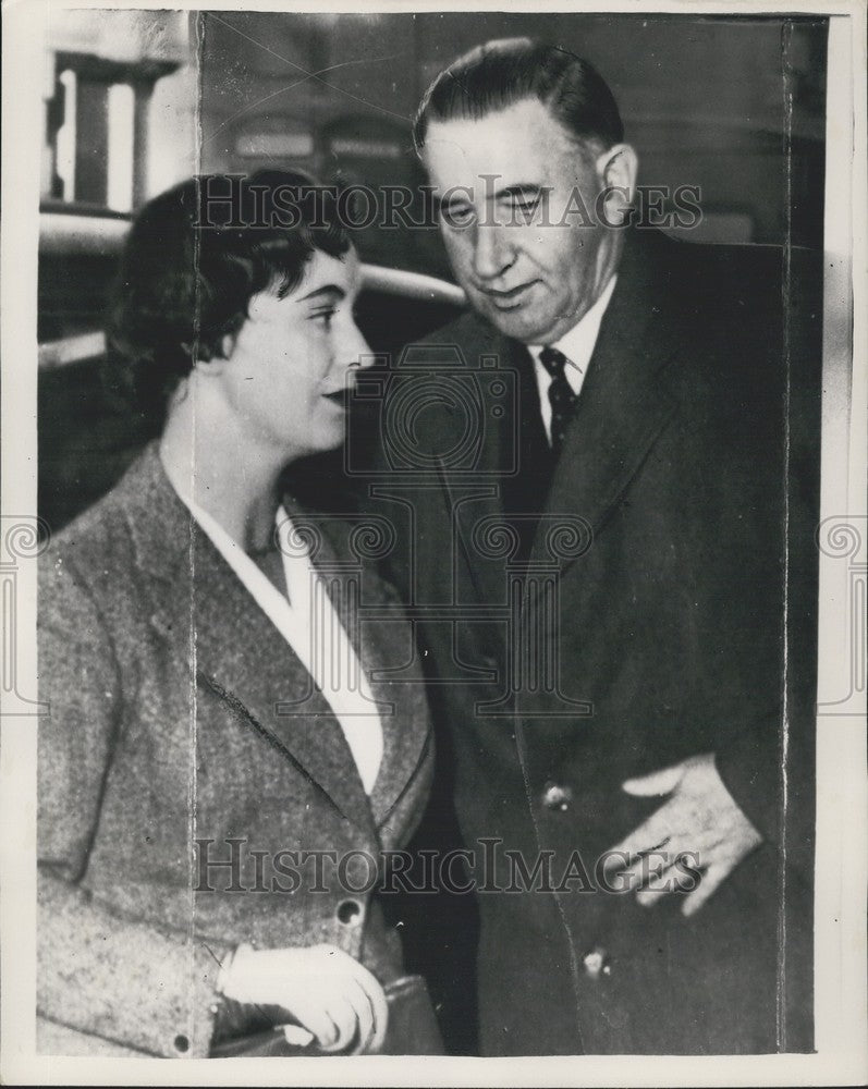 1957, Chief Constable Charles Ridge, Daughter Betty - KSK05679 - Historic Images