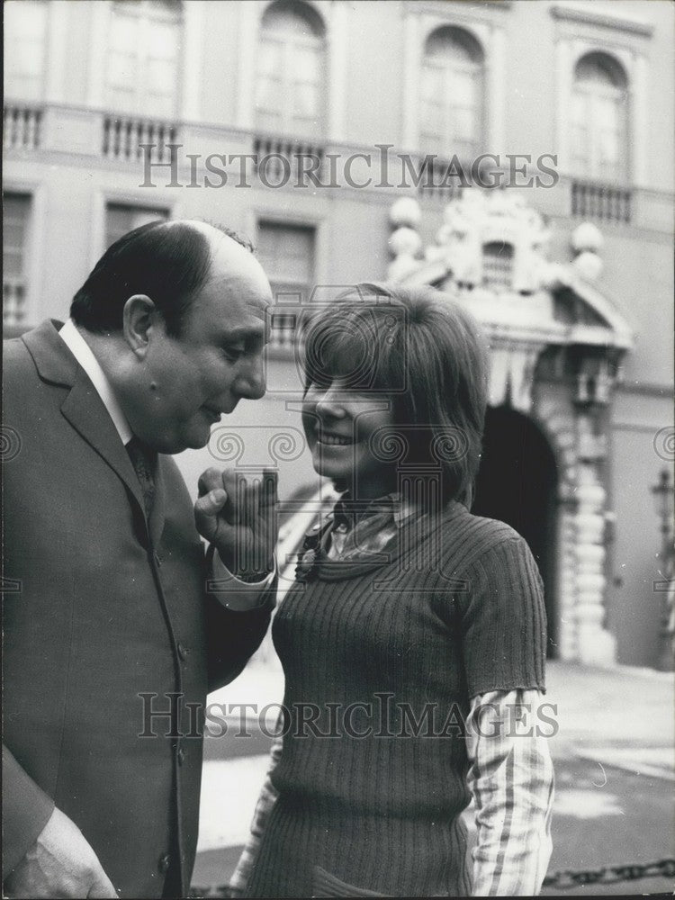 1972, Pierre Doris Walks With Uta Taeger In Front of Prince's Palace - Historic Images