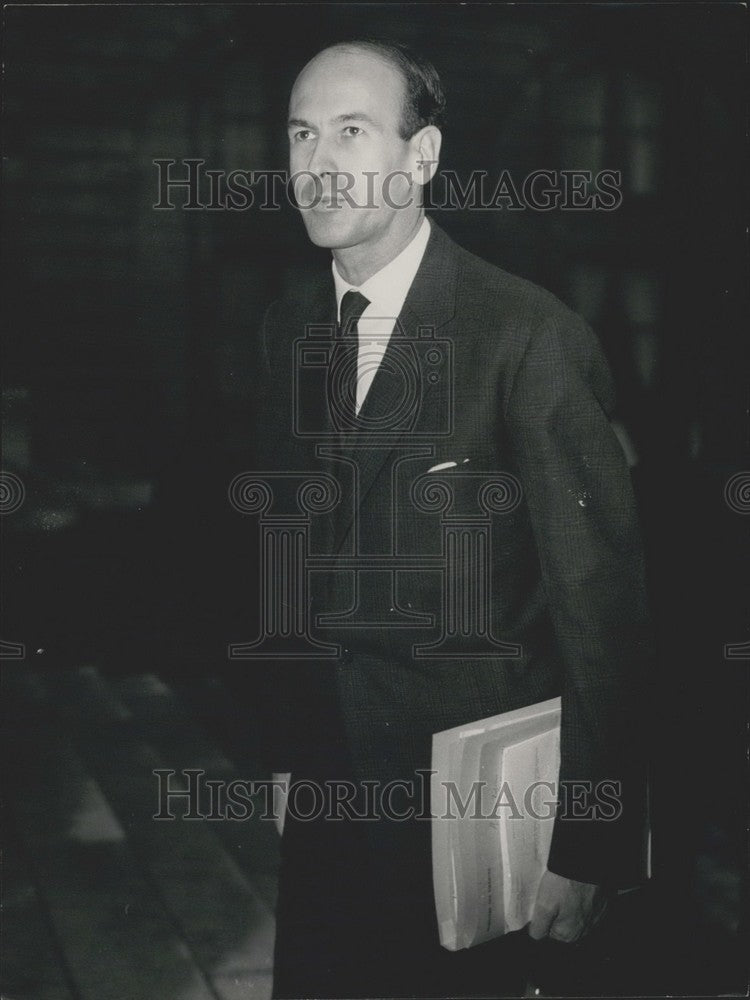 1962 Press Photo Giscard d'Estaing Arrives at Ministers' Council Budget Meeting-Historic Images