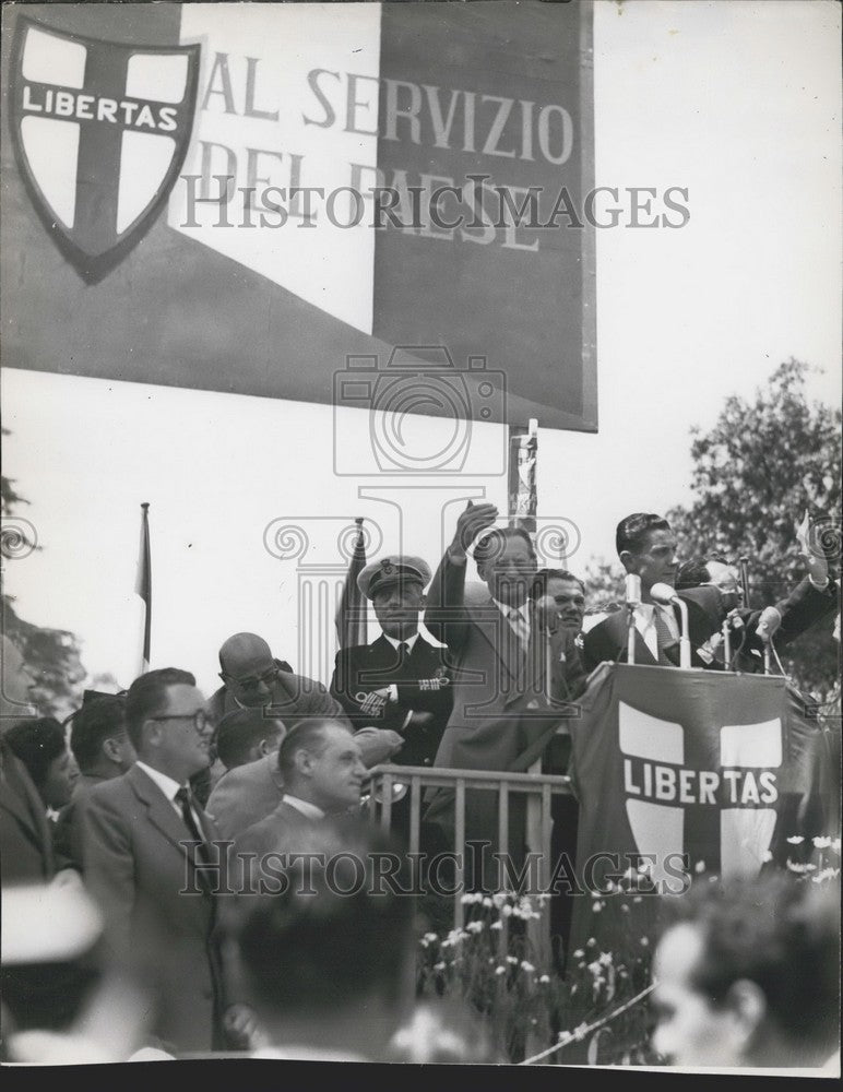 1953 Press Photo De Gasperi Greets the Crowd Before Delivering His Speech - Historic Images