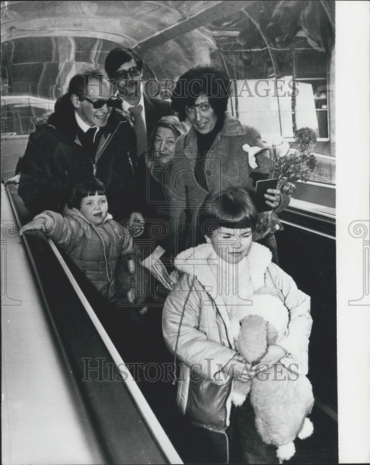 1980 Press Photo Alexander Ginzburg, Family, Paris, France - KSK06265-Historic Images