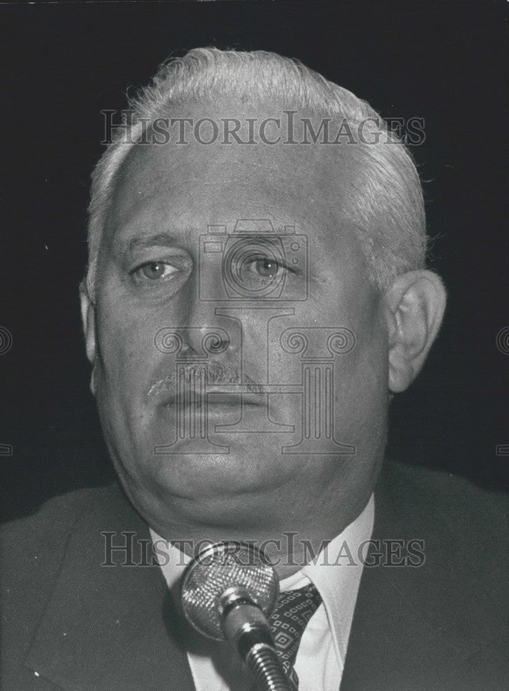 1977 Press Photo Portrait of Atomic Energy General Administrator Andre Giraud - Historic Images