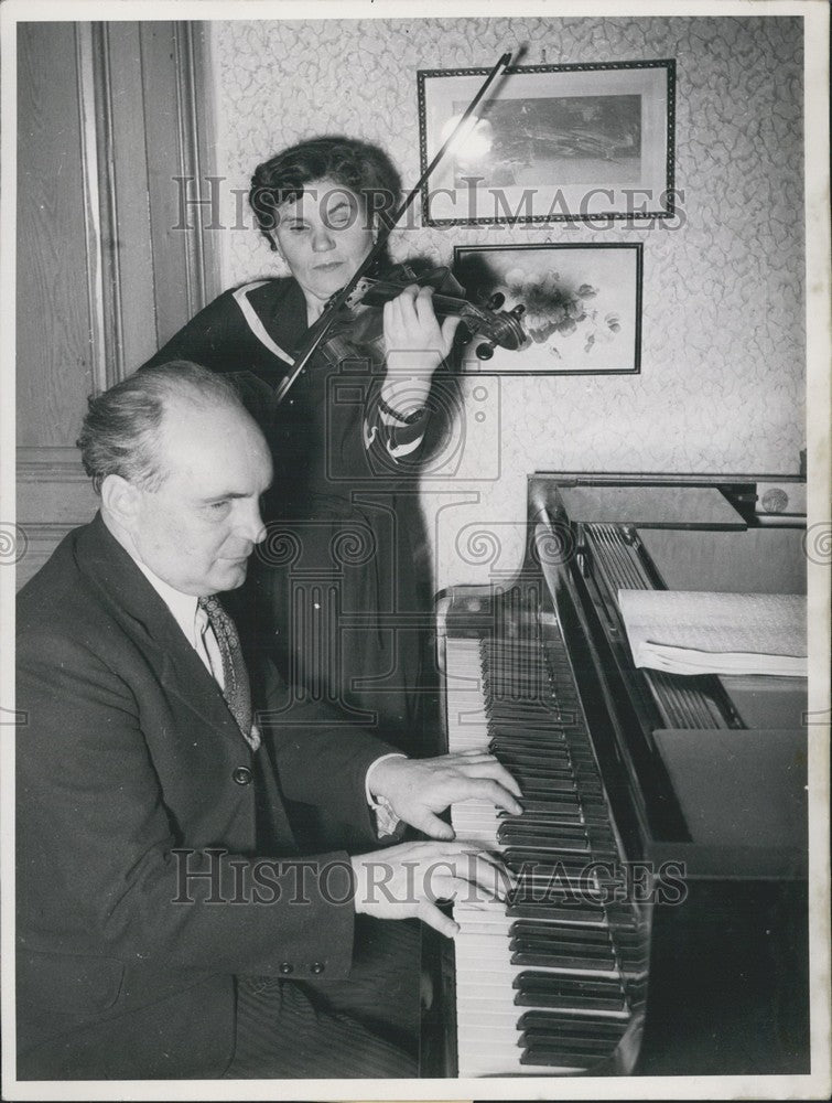 Press Photo Blind musicians Lotte Swoboda and Otto Binder - KSK06815-Historic Images