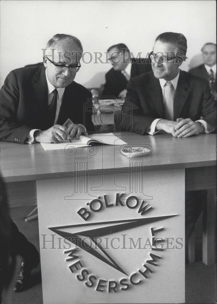 1968 Press Photo Ludwig BÃƒÂ¶lkow and Walther H. Stromeyer - KSK06883 - Historic Images
