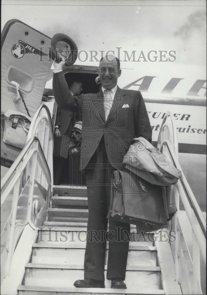 Press Photo Democratic Presidential Candidate Adlai Stevenson II at Orly Airport-Historic Images