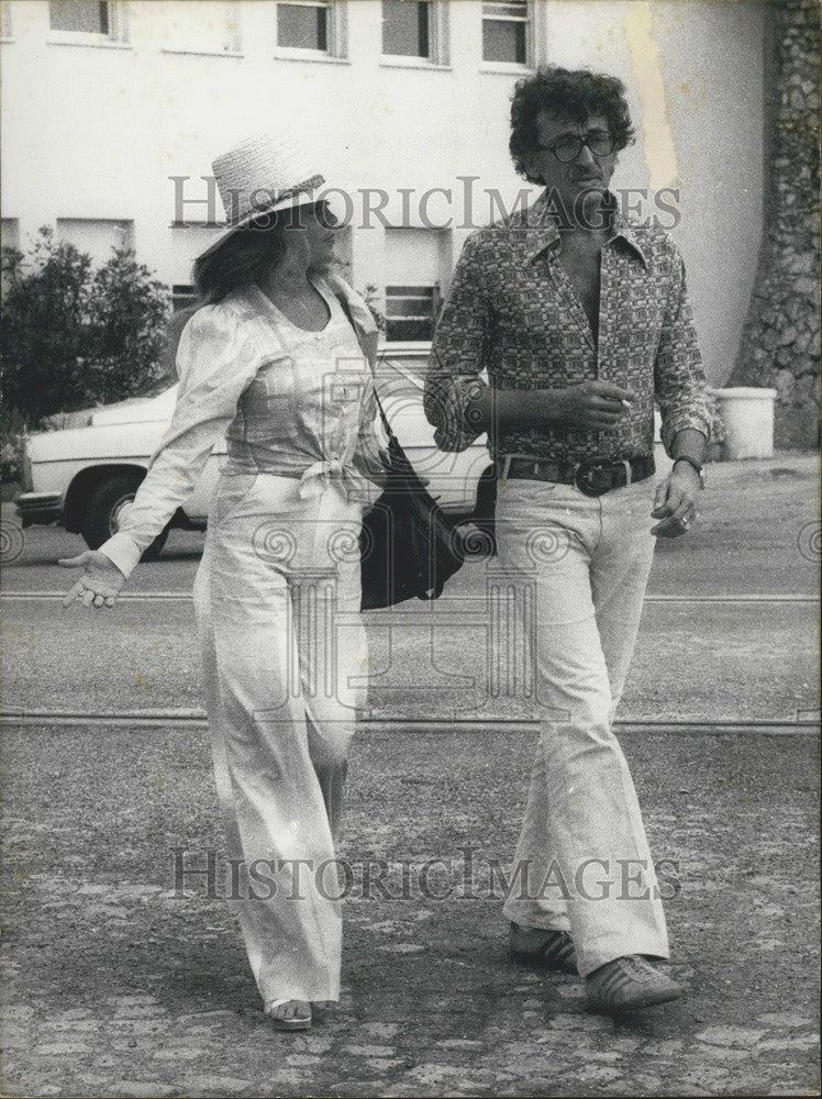 1972 Press Photo Dyan Cannon &amp; Director Ross Arrive on Set in Nice - KSK07227 - Historic Images