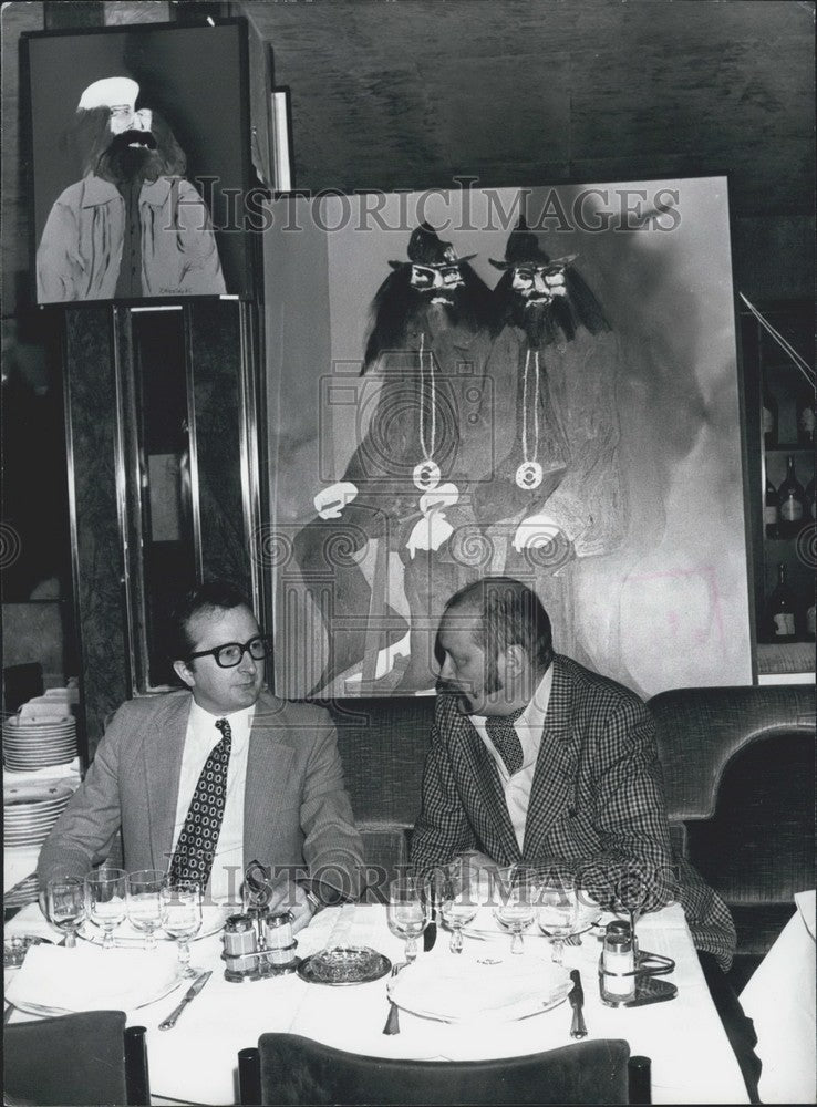 1978 Press Photo Painter Robert Nicoidski Eating Lunch with Mr. le Gay - Historic Images