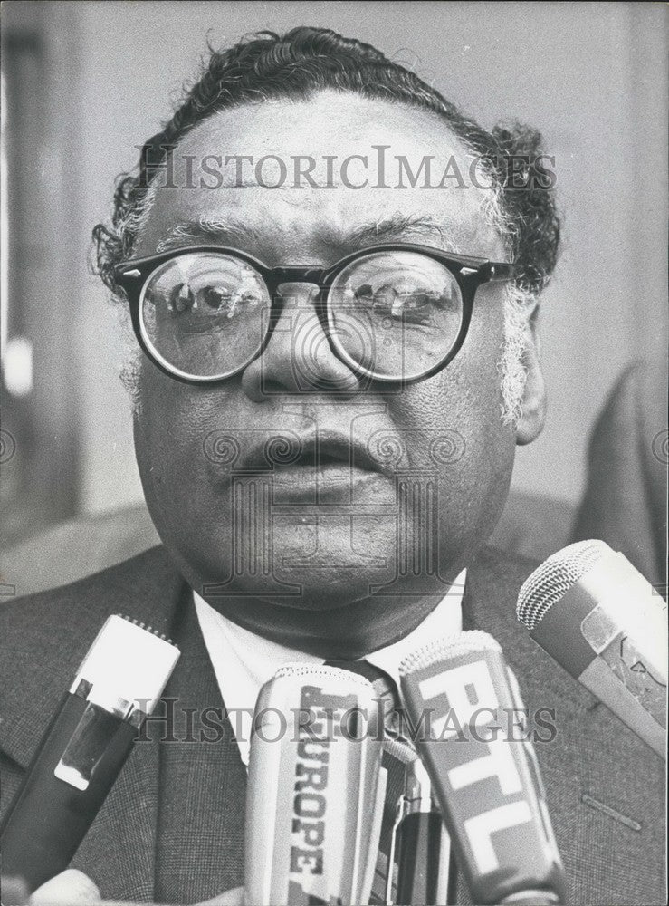 1976 Press Photo American Transportation Secretary William Coleman in Paris - Historic Images