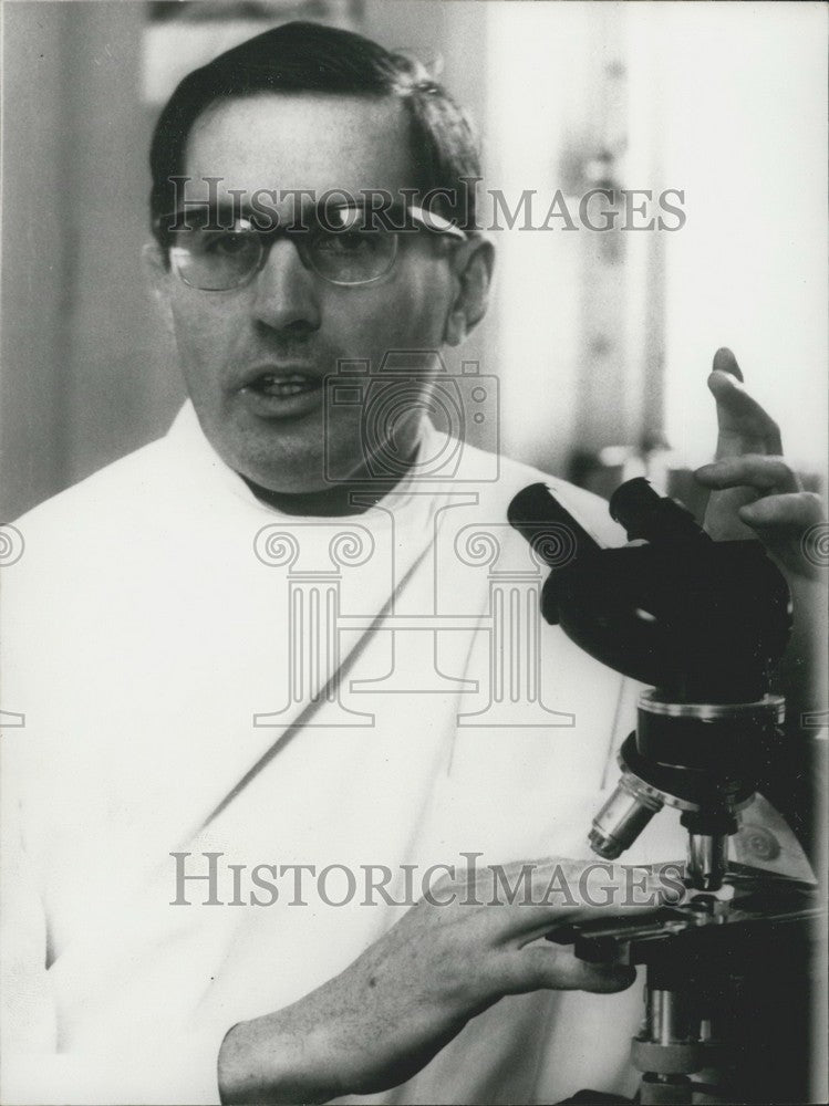 1966 Press Photo Professor John Higginson, Cancer Research - KSK07617-Historic Images