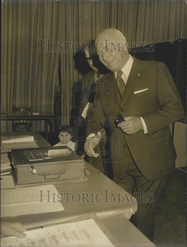 1972 President of the National Assembly Achille Peretti Voting-Historic Images