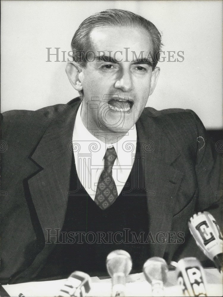 1973 Press Photo UDR Secretary Alain Peyrefitte Holds Press Conference - Historic Images