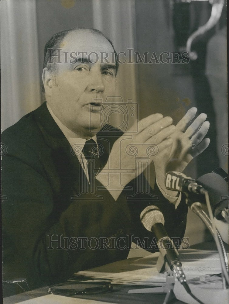 1980 Press Photo Francois Mitterrand Holds Paris Press Conference - Historic Images