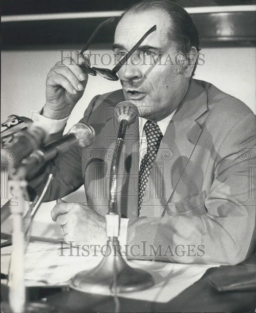 1975, Francois Mitterrand Holds Press Conference - Historic Images