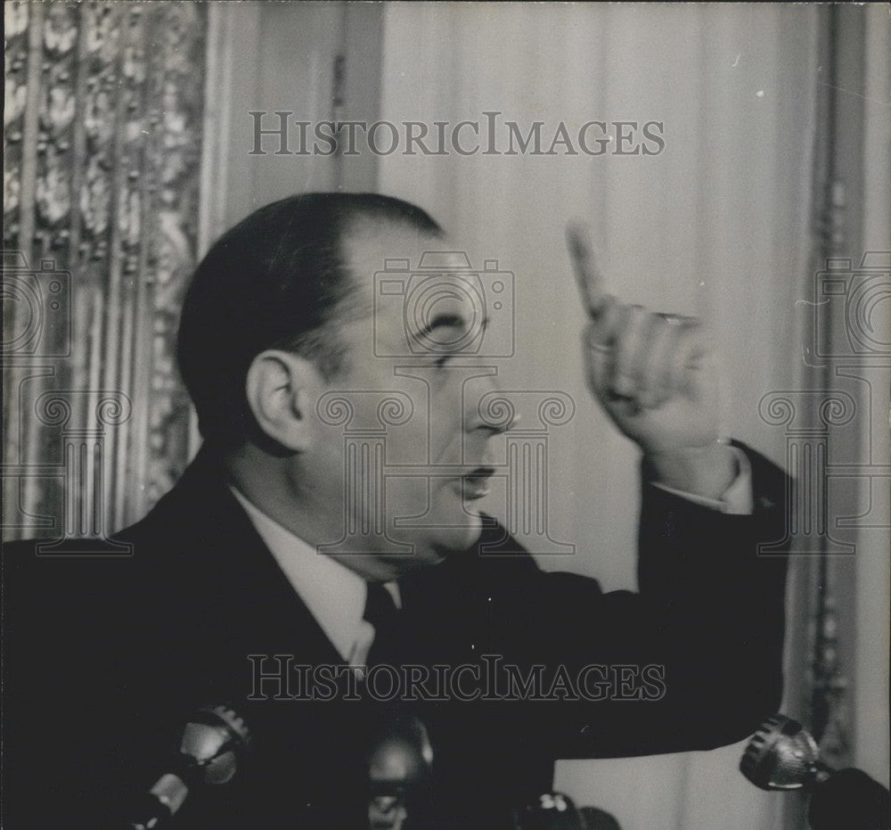 1966 Press Photo Francois Mitterand at a Press Conference - Historic Images