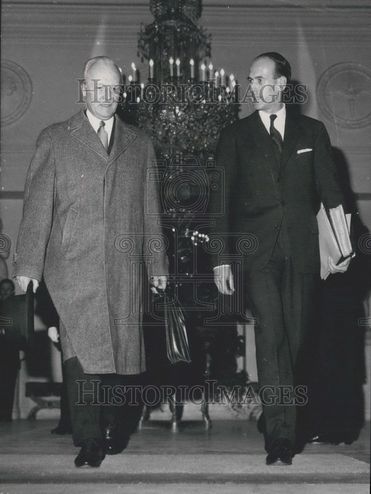 1962 Press Photo Wilfrid Baumgartner and d'Estaing Leaving Ministers' Council - Historic Images