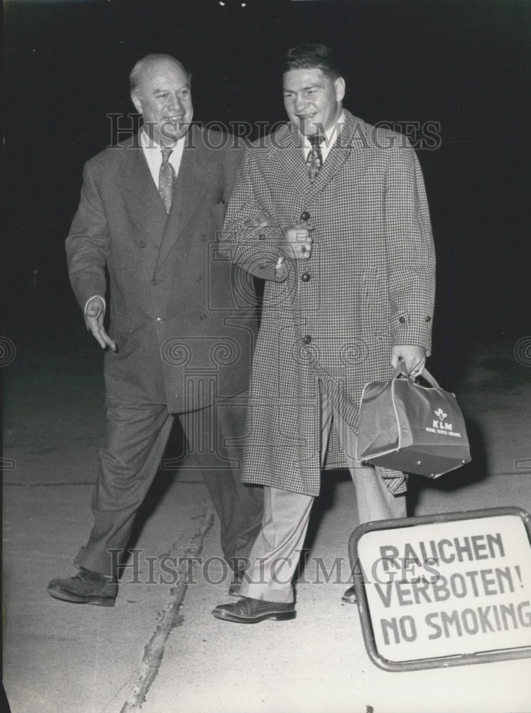 1954 Press Photo Boxer Rex Layne at DÃ¼sseldorf airport. - KSK08149-Historic Images